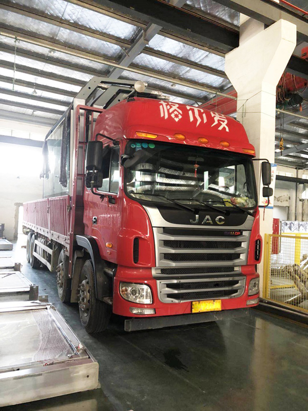 2018.6.27  江蘇邳州公交站臺、候車亭發(fā)貨