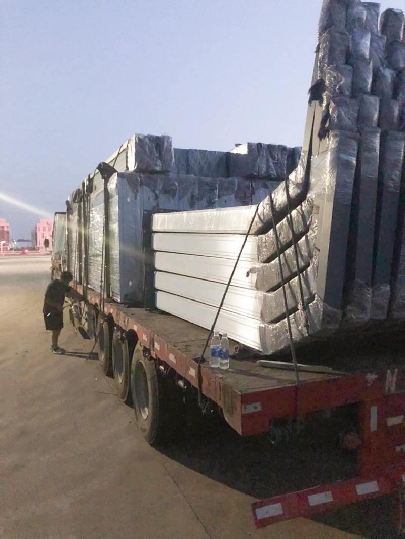 2018.7.16  河南新鄉(xiāng)公交站臺、候車亭發(fā)貨